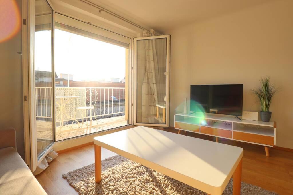 Brilliant View: Balcony Home, Modern, Stylish And Newly Renovated فيينا المظهر الخارجي الصورة