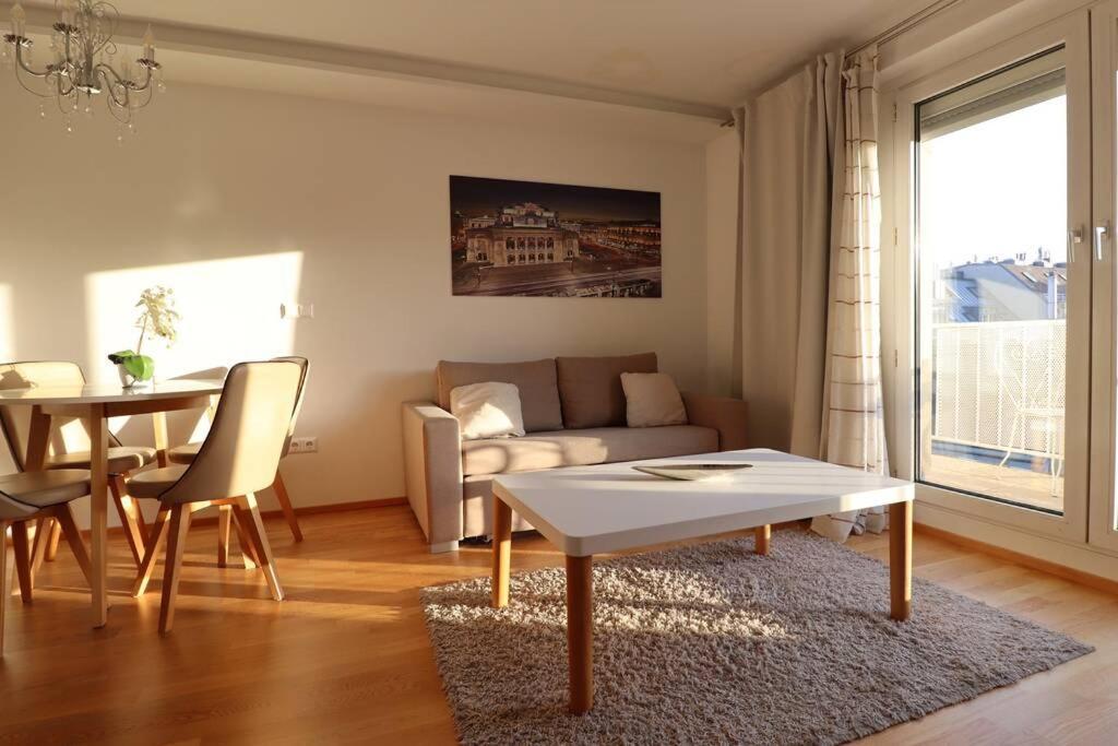 Brilliant View: Balcony Home, Modern, Stylish And Newly Renovated فيينا المظهر الخارجي الصورة