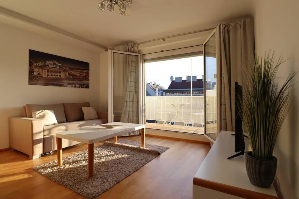 Brilliant View: Balcony Home, Modern, Stylish And Newly Renovated فيينا المظهر الخارجي الصورة