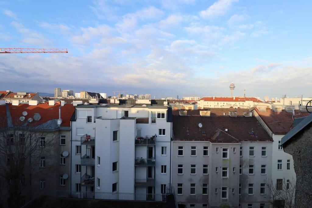 Brilliant View: Balcony Home, Modern, Stylish And Newly Renovated فيينا المظهر الخارجي الصورة